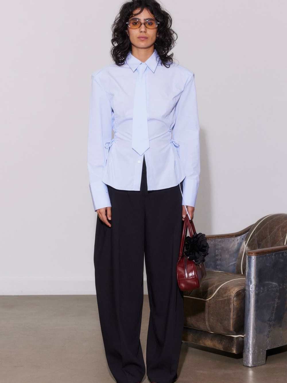 NWOT SAEMDI Tie and Cinched Buttondown Top in blue with structured shoulders , M